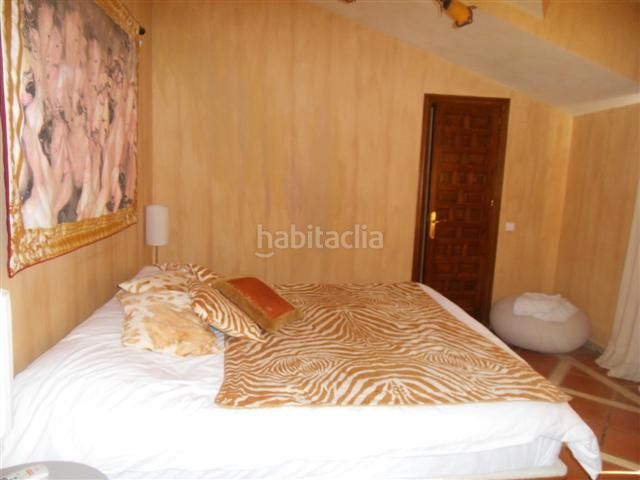 Foto ed9ab9c2-3a62-4530-bcc0-fe8e3a1bed4d. Casa adossada amb aparcament a La Quinta Benahavís