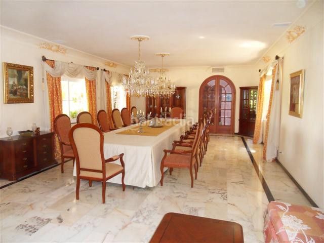 Foto fdfdf540-8304-4c82-a1c2-87ccc68177e4. Casa adossada amb aparcament a La Quinta Benahavís
