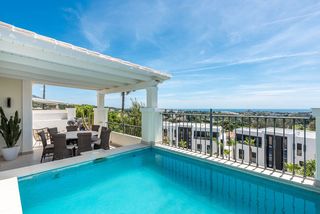 Semi detached house in Las Brisas