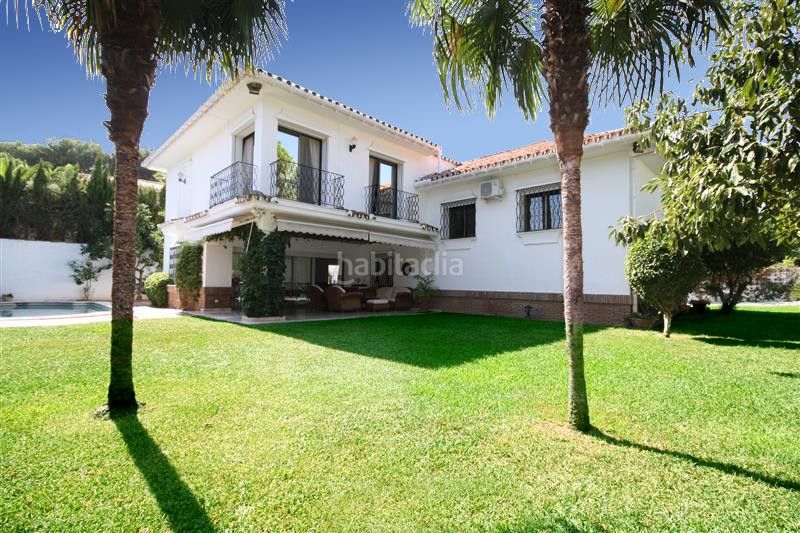 Foto 0ea8c1c8-19ca-42e7-a78c-a9e4db0784d3. Casa adossada amb aparcament a Los Monteros Marbella