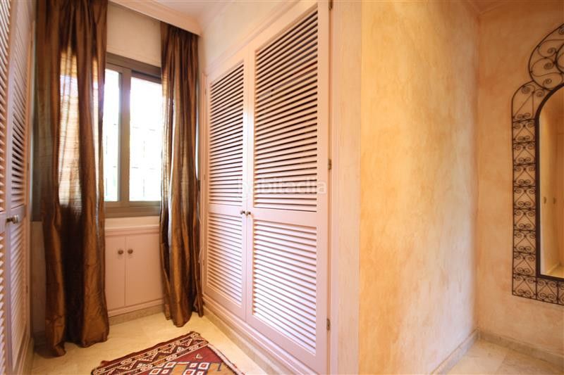 Foto 4afe7089-80e9-4fbd-846c-d15d21f69074. Casa adossada amb aparcament a Los Monteros Marbella