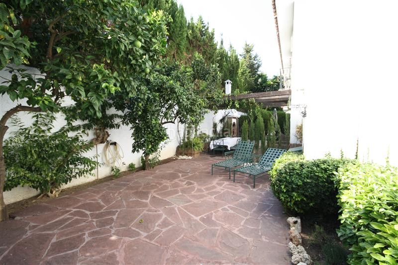 Foto 4bbdd4b2-43fa-4f75-8368-3a402b0cd735. Casa adossada amb aparcament a Los Monteros Marbella