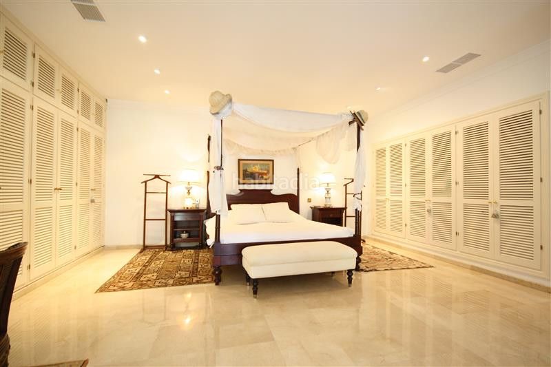 Foto d768a811-8c1f-4bf8-b5e3-751c564eea8b. Casa adossada amb aparcament a Los Monteros Marbella