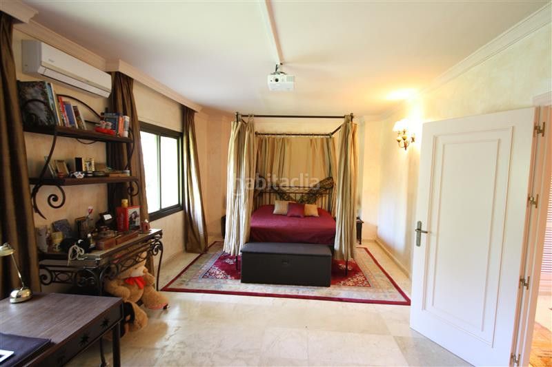 Foto e27af628-485a-4909-ab7f-8e713af93fbd. Casa adossada amb aparcament a Los Monteros Marbella