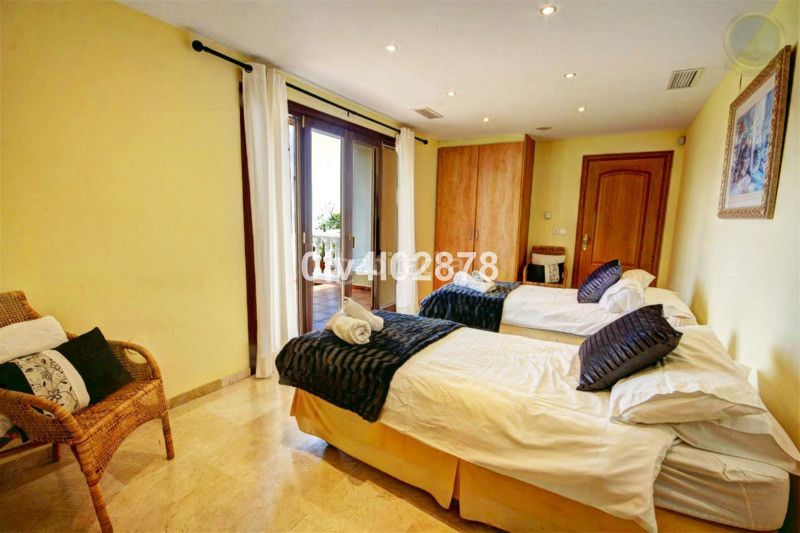 Foto 0ddb4f38-4647-489e-ba68-fbc24a954462. Casa adossada amb aparcament a Centro Benalmádena