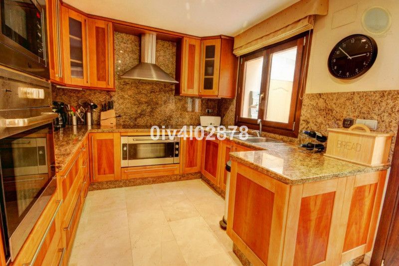 Foto 42b48962-d68c-4477-835b-d265af2b1425. Casa adossada amb aparcament a Centro Benalmádena