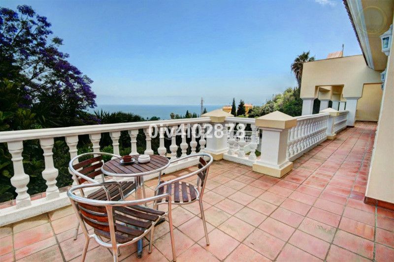 Foto 680fd035-155d-4151-b911-6e18648d87de. Casa adossada amb aparcament a Centro Benalmádena