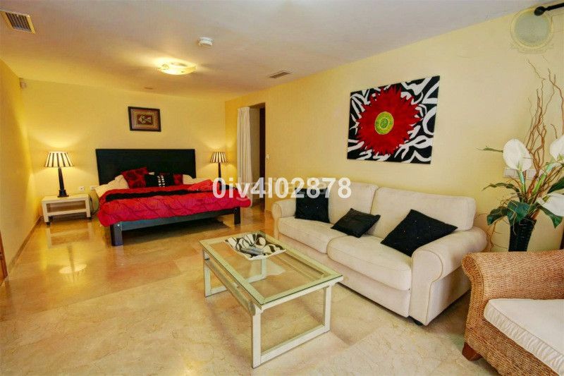 Foto a9bcaaa4-0408-444e-bbc2-8e1b5cc6c328. Casa adossada amb aparcament a Centro Benalmádena