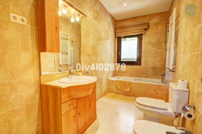 Foto ebebd70b-8ca7-4d9c-8264-3f8f844a39ef. Casa adossada amb aparcament a Centro Benalmádena