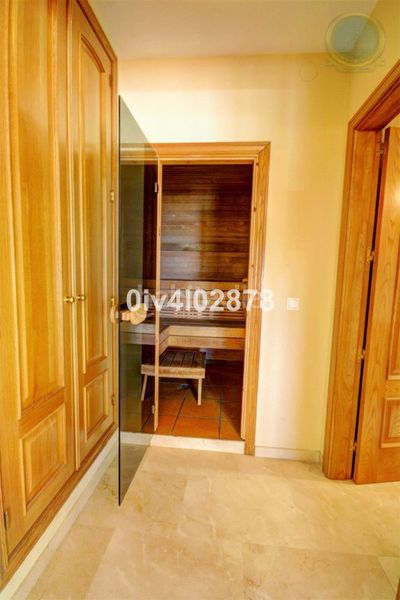 Foto f3b78bc1-eedc-4b57-a53c-21ed4f94e8d2. Casa adossada amb aparcament a Centro Benalmádena