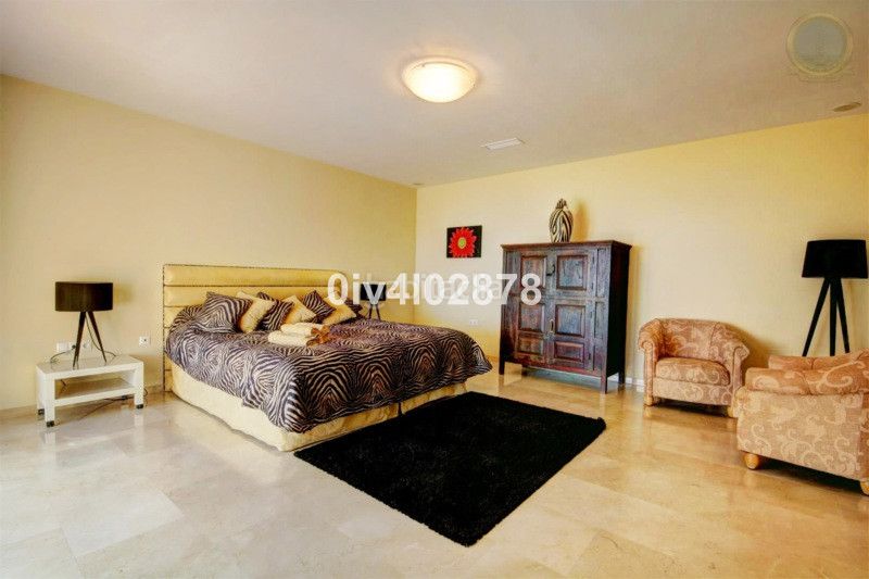 Foto f56406e0-0d6e-432b-9312-13941445c409. Casa adossada amb aparcament a Centro Benalmádena