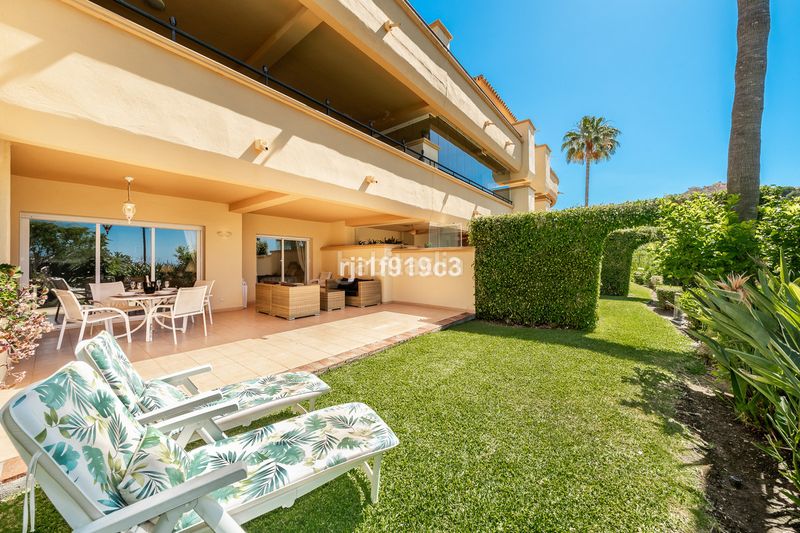 Foto 4f0e315e-9bec-441f-ab5d-afa04a2bb365. Pis a Elviria Marbella