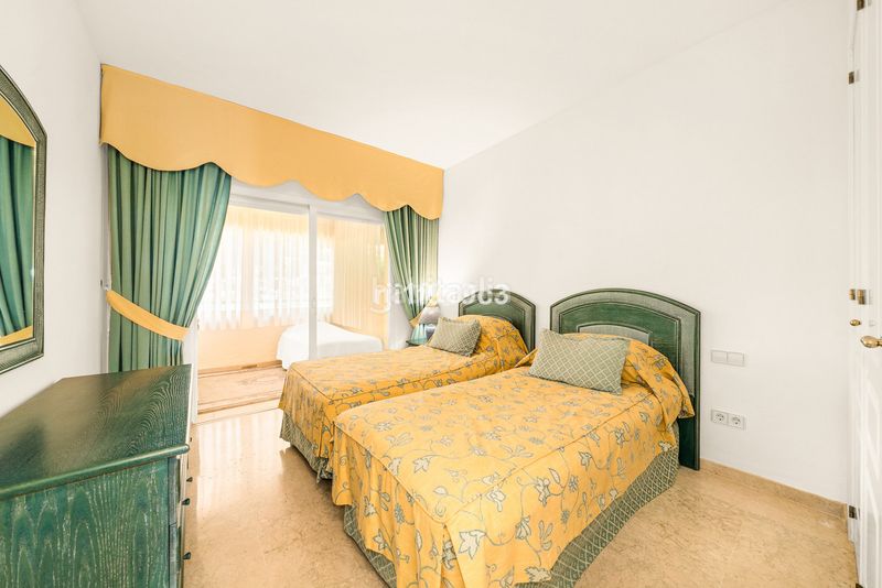 Foto f9ef22f7-6242-4ea7-9273-04e61a9df4a1. Pis a Elviria Marbella