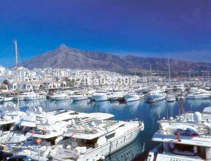 Foto 2d2d0e65-474c-4be5-b588-c7a94f7e3a13. Casa adossada amb aparcament a Las Brisas Marbella
