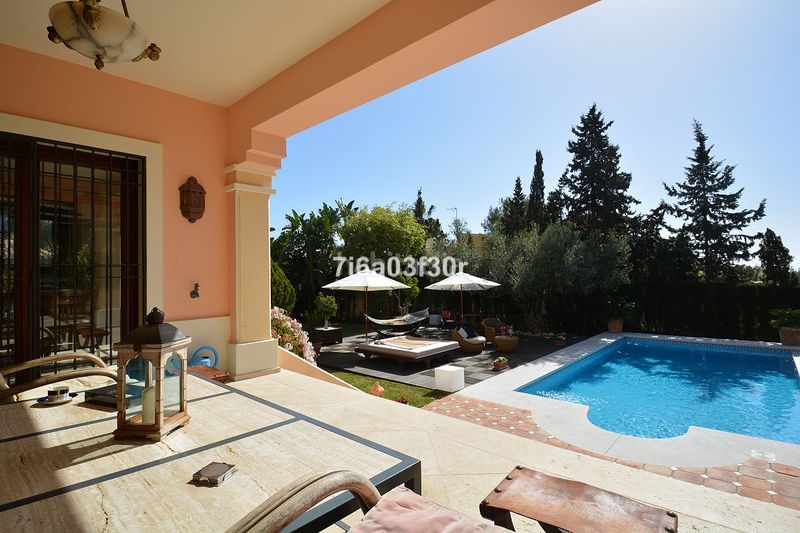 Foto 50c7cf97-8b93-4e64-b8e8-350975b78765. Casa adossada amb aparcament a Las Brisas Marbella