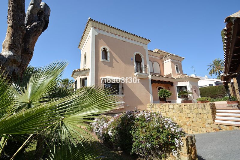 Foto 52339acd-005d-4025-acb3-0b48298064b3. Casa adossada amb aparcament a Las Brisas Marbella