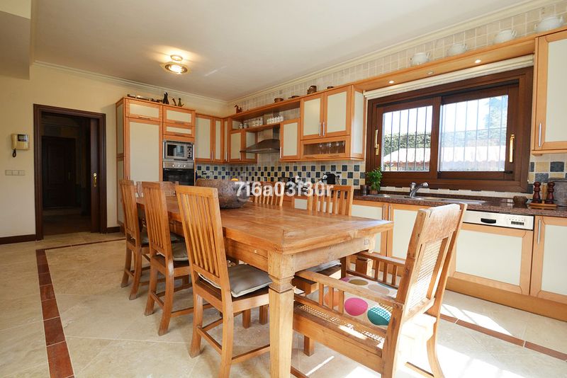Foto 52e1c636-6e79-47fb-b23d-accce8b96a1a. Casa adossada amb aparcament a Las Brisas Marbella