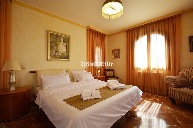 Foto 738394af-f62a-4534-8b94-60c4f5bd3f8e. Casa adossada amb aparcament a Las Brisas Marbella