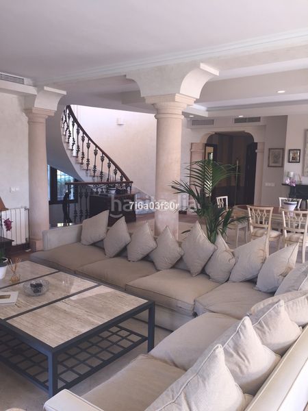 Foto 831d311c-8329-4e34-9348-c56792f6737c. Casa adossada amb aparcament a Las Brisas Marbella