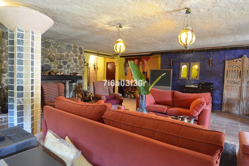 Foto a0f2b8ef-4792-483f-b026-ed25346901f2. Casa adossada amb aparcament a Las Brisas Marbella