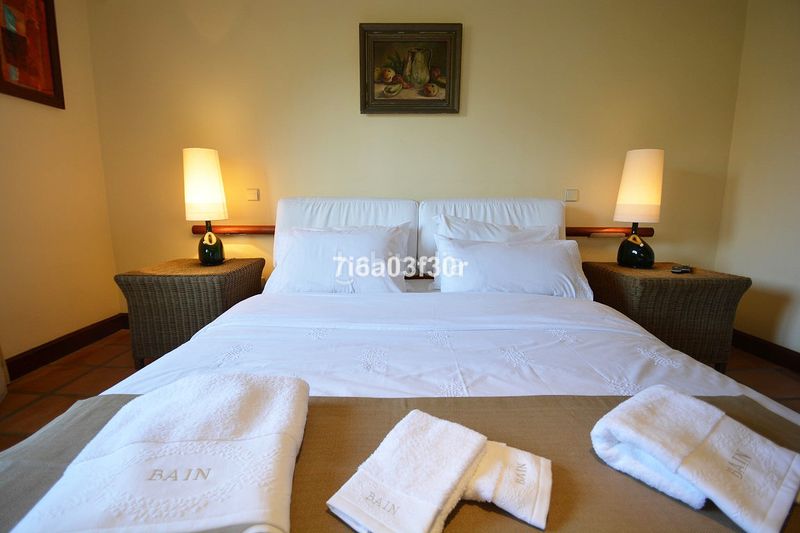 Foto a9d67897-8d34-4b38-b09a-861509be0c0c. Casa adossada amb aparcament a Las Brisas Marbella