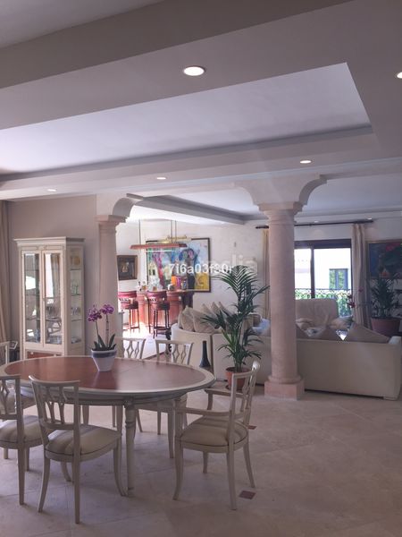 Foto d0db2f28-c218-4fe6-b0e4-351f11f60d20. Casa adossada amb aparcament a Las Brisas Marbella