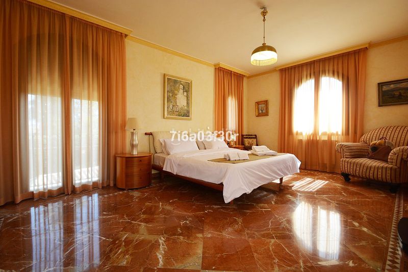 Foto d693f3c8-fc03-4523-8e12-e3d0438aa47a. Casa adossada amb aparcament a Las Brisas Marbella