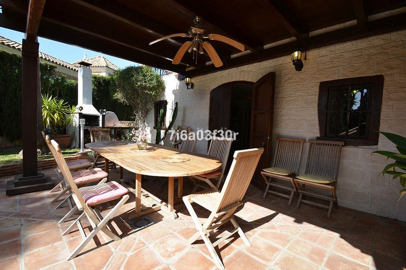 Foto d857defb-c65d-491c-a483-e123d4ef913b. Casa adossada amb aparcament a Las Brisas Marbella