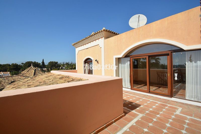 Foto dd1cfbdf-0cc8-43f5-b929-5c1157633c25. Casa adossada amb aparcament a Las Brisas Marbella