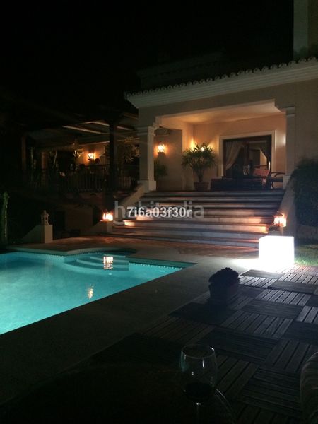 Foto ed54286f-6340-4680-938c-eb2754a54b39. Casa adossada amb aparcament a Las Brisas Marbella