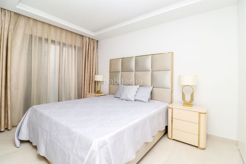 Foto a6d1d56a-9e03-4cbb-8fcd-e5093b5e6c23. Casa adossada a Centro Estepona