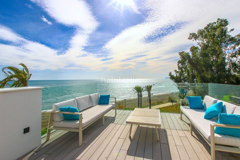 Foto f8f3baaa-4865-467b-b4dd-aa44c34f9e16. Casa adossada a Centro Estepona