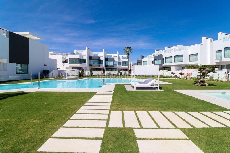 Foto 0bd53b47-a40c-4dd1-9517-d3142be8e2d5. Casa adosada en Centro Estepona