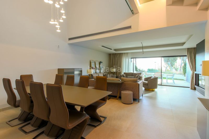 Foto b1a90155-fda7-4f15-b3c8-3ca7ec636a30. Casa adosada en Centro Estepona