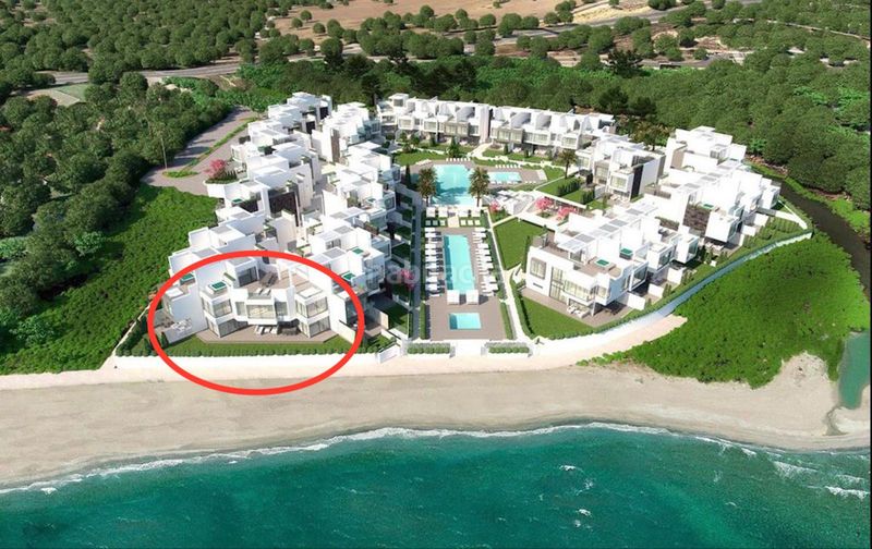 Foto 54a1ded4-b325-4864-a904-e4d362a0d06c. Casa adossada amb aparcament a Centro Estepona