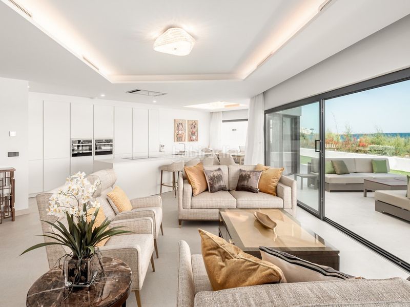 Foto 88da628a-c07d-4e50-be90-0b6011301e79. Casa adossada amb aparcament a Centro Estepona