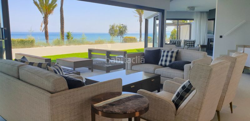 Foto aea2c38d-8b4a-48f0-9ae0-8c470c1394a7. Casa adossada amb aparcament a Centro Estepona