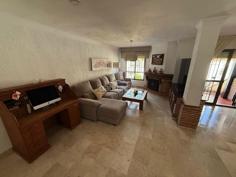 Foto 35c0a722-e998-4772-9047-76319127cf84. Casa adossada amb aparcament a Centro Estepona