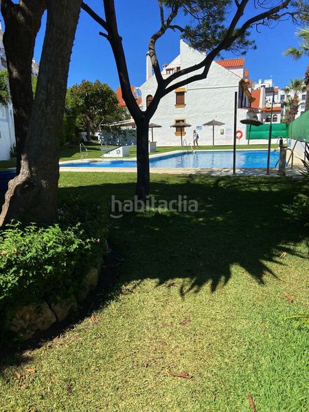 Foto eaffc4f4-b5ea-4e0d-ba08-135854fc5063. Casa adossada amb aparcament a Centro Estepona