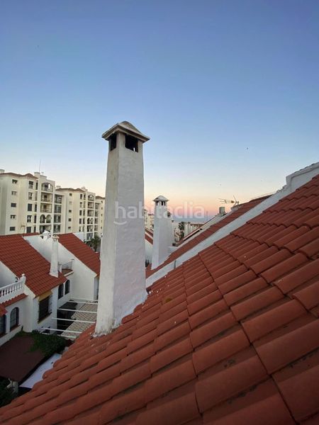 Foto ecd74acb-8aa7-411c-90b9-6e64a7317511. Casa adossada amb aparcament a Centro Estepona