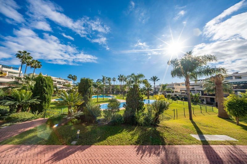 Foto aa55fb4e-0d9c-4520-bffb-eed351f9d48a. Pis a Las Brisas Marbella