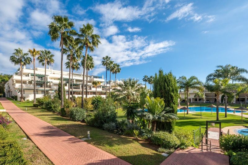 Foto f743383f-d800-4258-a868-2bf7a1a6c56f. Pis a Las Brisas Marbella