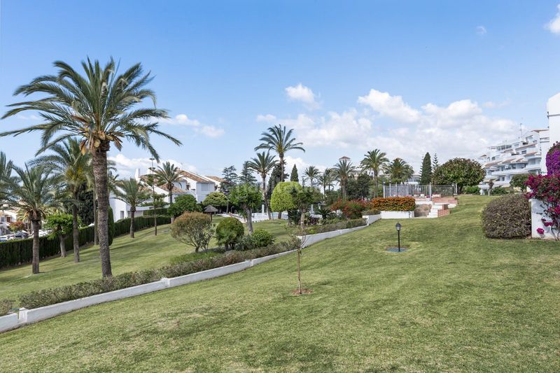 Foto bc63cbad-8508-4bda-97b0-b1dde994ae44. Pis amb aparcament a Las Brisas Marbella
