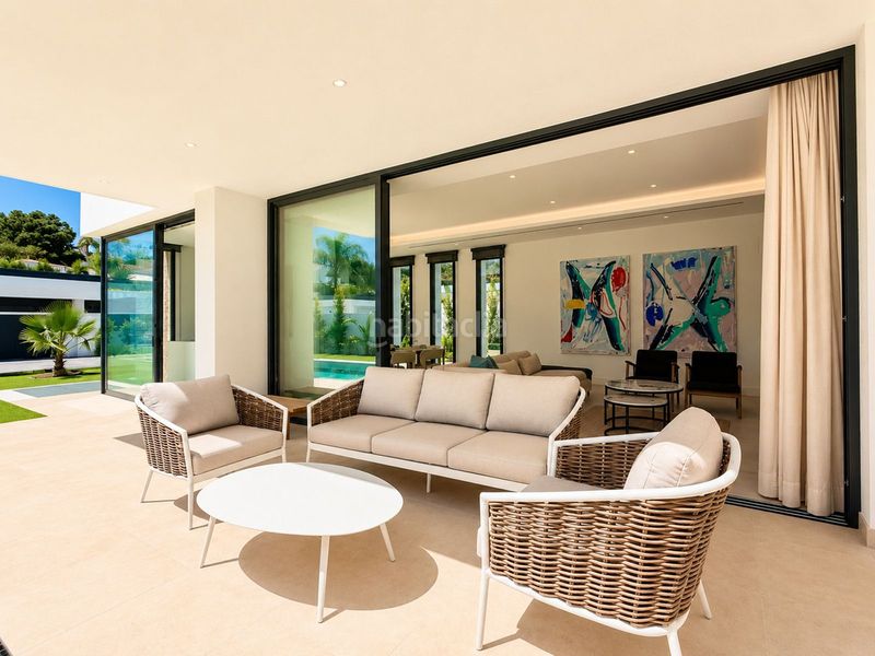 Foto f003bd63-f6da-4fd5-ba10-69486d6a703c. Casa adossada amb aparcament a Nueva Atalaya Estepona