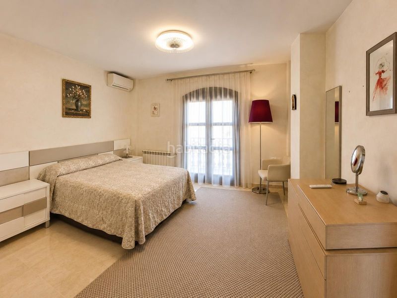 Foto bda1c7aa-b8a1-4534-a900-e07e3a2ccc0f. Casa adossada amb aparcament a Guadalmina Alta Marbella