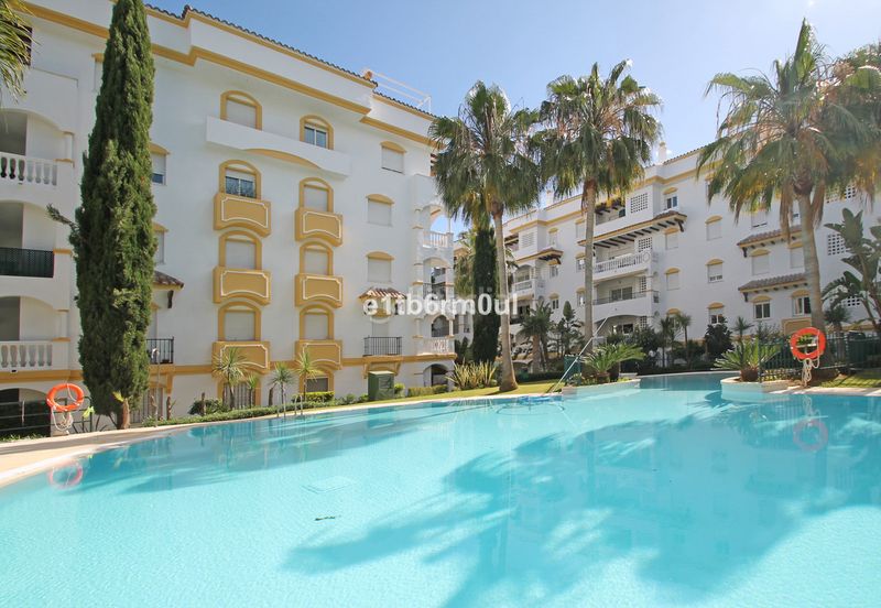 Foto 1f5c6588-6e39-4f82-9db3-47667291c8fd. Pis a La Carolina - Guadalpín Marbella