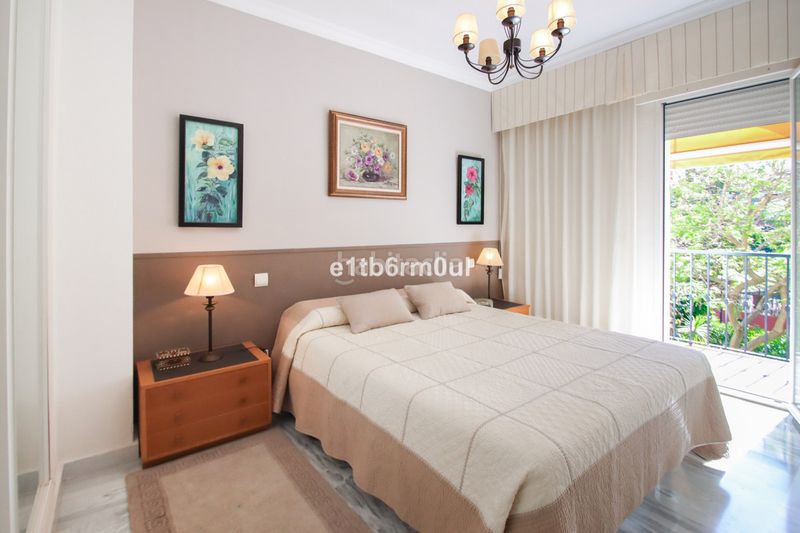Foto 61fffe76-a543-4a3e-831b-031fc6560e52. Pis a La Carolina - Guadalpín Marbella