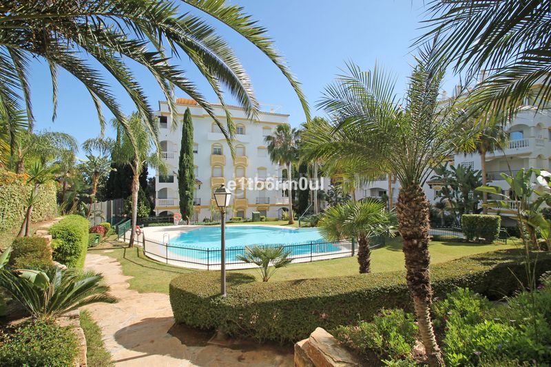 Foto f9d9bcef-f2c7-480e-98b7-fbd58f3cdfe2. Pis a La Carolina - Guadalpín Marbella
