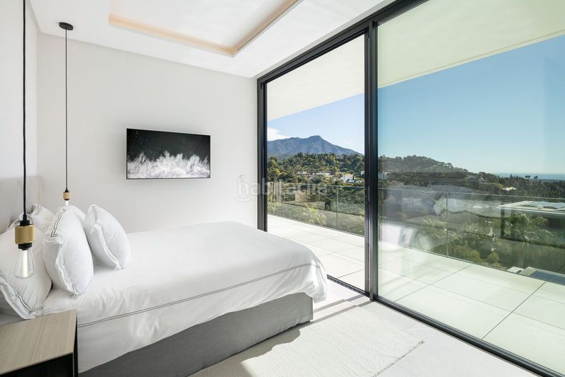Foto ce332e3a-2710-475c-9174-e1cf4d26a26d. Casa adossada amb aparcament a El Madroñal Benahavís