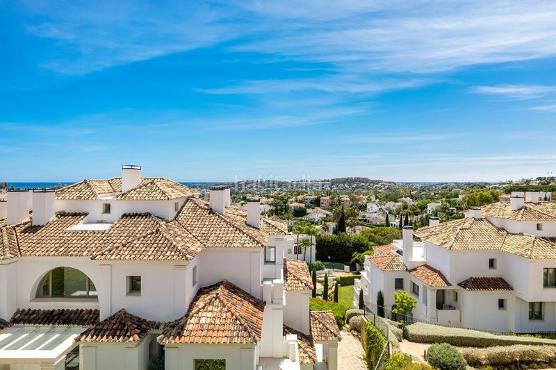 Foto 77d8f18d-f33e-4278-8fc5-21a70aca3c38. Piso en Las Brisas Marbella